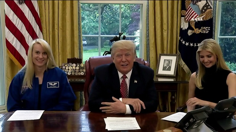 特朗普與女宇航員通話，四個字引發(fā)爆笑｜美通社頭條