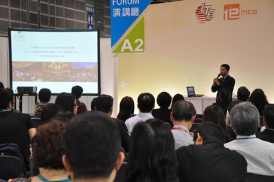 開(kāi)元酒店集團(tuán)市場(chǎng)總監(jiān)殷乾元在香港專(zhuān)場(chǎng)推介會(huì)上向與會(huì)嘉賓介紹開(kāi)元酒店集團(tuán)