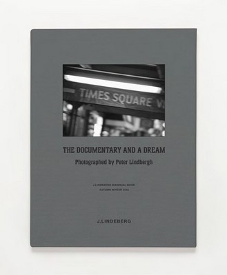 這里永遠(yuǎn)是一個(gè)人們生活和相逢的充滿活力的舞臺(tái)。Peter Lindbergh就是在這里捕捉那些奇妙的邂逅。