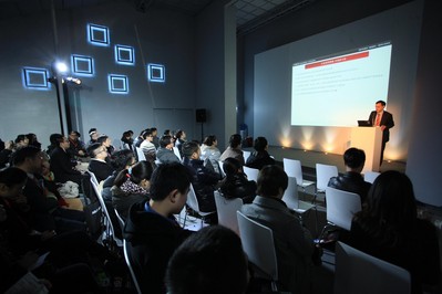 NOVOMANIA 2012于去年3月在上海世博展覽館舉行，展場(chǎng)總面積達(dá)25,000平方米，吸引了來自13個(gè)國(guó)家的117家參展商和13,000名專業(yè)觀眾