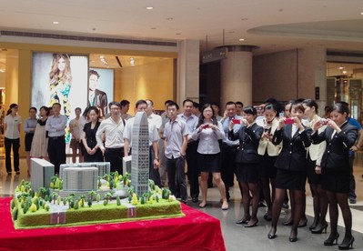 Couture定制1:100比例的京基100慶典蛋糕！是蛋糕，不是沙盤模型。