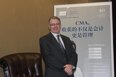 IMA國際認(rèn)證、考試和知識(shí)整合部高級(jí)副總裁Dennis Whitney先生親臨現(xiàn)場一睹中國學(xué)子風(fēng)采