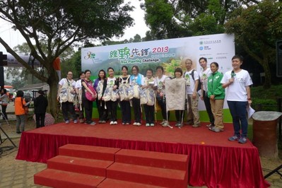 亞洲博聞的一個員工團隊更憑其合乎環(huán)保原則、具創(chuàng)意、有效率的運送用具奪得《最醒目植樹大獎》。