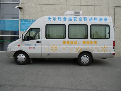 沃爾瑪食品安全移動檢測車目前覆蓋廣州、深圳、東莞的33間門店，并即將把服務(wù)范圍擴(kuò)大到廣東全省的70多間門店。