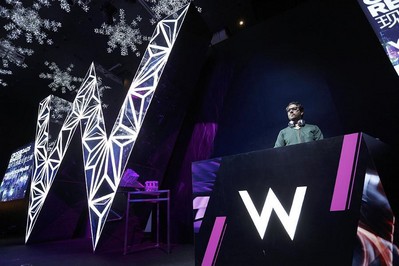 Michaelangelo L'Acqua，W酒店及度假村的全球音樂總監(jiān)在廣州W酒店開業(yè)首映會(huì)為嘉賓帶來精彩的表演