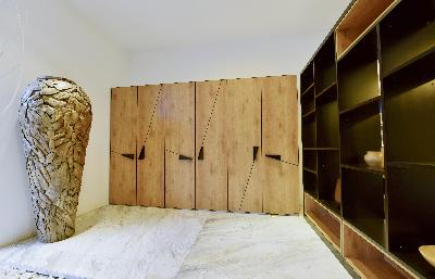 MX M90建構(gòu)系列
建構(gòu)主義如包豪斯主張藝術(shù)與技術(shù)結(jié)合，風(fēng)格派主張抽象和簡化，因而，平面、直線、矩形成為此家具設(shè)計的支柱，黑色增加了家具的視覺立體感，有力的線條劃過平面，有如琴鍵，彈奏美麗的樂章…… 