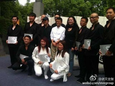 馬云、李連杰、夏華共同推廣太極禪，在淘寶大學(xué)悟道之旅中，為十佳淘寶大賣家頒發(fā)了太極禪云手一段證書，并與全球十佳網(wǎng)商以及淘女郎一起體禪悟道