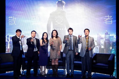 酩悅軒尼詩帝亞吉歐市場董事 MarkEdwards、尊尼獲加品牌總監(jiān)符秀婷女士、李小龍之女Shannon Lee（李香凝）、資深媒體人陳朝華、經(jīng)濟學(xué)家郭士英以及戰(zhàn)略學(xué)教授滕斌圣合影