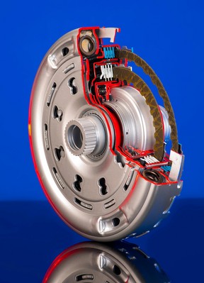 與上汽集團合作，提供DualTronic®控制模塊和帶扭力減振系統(tǒng)的離合器模塊