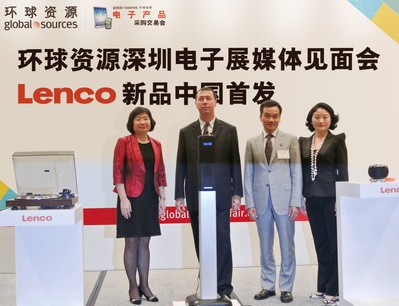 主辦方環(huán)球資源首席執(zhí)行官區(qū)乃光先生（右二）與參展商代表 Lenco 首席執(zhí)行官 Kresimir Secak 先生（左二）、環(huán)球資源中國(guó)內(nèi)貿(mào)發(fā)展部副總裁任麗峰女士（左一）及環(huán)球資源企業(yè)事務(wù)副總裁蘇慧雯女士（右一）在“2013環(huán)球資源深圳電子展暨 Lenco 新品中國(guó)首發(fā)媒體見(jiàn)面會(huì)”上合影。
