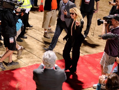 2013年9月17日，歌星小甜甜布蘭妮在拉斯維加斯宣布其在好萊塢星球度假酒店的駐演活動以后，向粉絲揮手致意