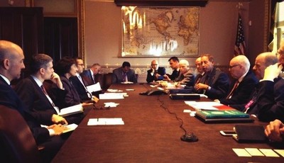 代表團(tuán)一行在白宮與美國總統(tǒng)副助理、負(fù)責(zé)國際經(jīng)濟(jì)事務(wù)的國家安全事務(wù)副顧問卡羅琳.阿特金森（Caroline Atkinson）等會晤 