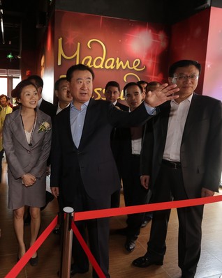 萬達(dá)集團(tuán)董事長(zhǎng)王健林親臨武漢杜莎夫人蠟像館