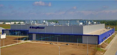 博格華納在其波蘭的生產(chǎn)研發(fā)基地新建一座生產(chǎn)廠和工程技術(shù)中心，以此鞏固其作為節(jié)能技術(shù)領(lǐng)先供應(yīng)商的地位。