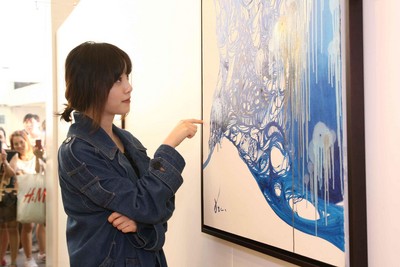 韓國(guó)人氣女星具惠善才華洋溢，兼任演員、歌手、導(dǎo)演、作家、畫家、作曲家多重身份