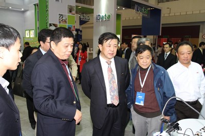 眾領(lǐng)導(dǎo)親臨展覽會(huì)現(xiàn)場(chǎng)調(diào)研、指導(dǎo)