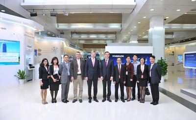 TUV 南德意志集團(tuán)管理委員會(huì)主席施特克芬博士一行拜訪(fǎng)華為技術(shù)有限公司