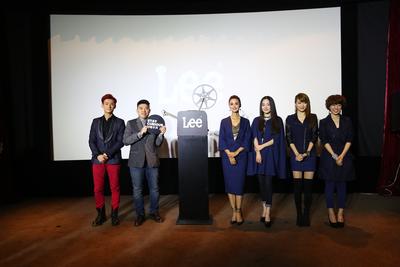 圖片1 Lee《好奇不滅》微電影發(fā)布會新聞?wù)掌?發(fā)布現(xiàn)場主創(chuàng)人員合照(1) (何昊文、葉念琛、張歆藝、盛朗熙、連詩雅、雷琛瑜)