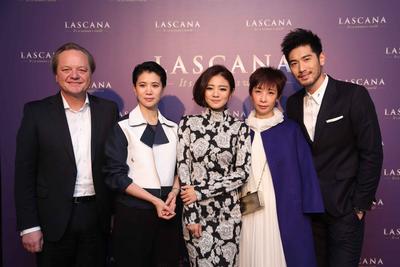 LASCANA大中華區(qū)執(zhí)行長、OTTO集團董事會成員兼Hermes Europe全球CEO Hanjo Schneider先生、LASCANA大中華區(qū)執(zhí)行長Sonja Chen小姐攜手袁詠儀，安以軒和高以翔